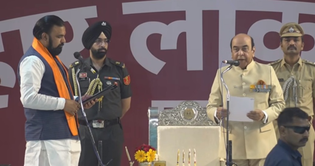 📡#Live: माननीय मुख्यमंत्री एवं मंत्रिपरिषद के सदस्यों (मनोनीत) का शपथ ग्रहण समारोह।